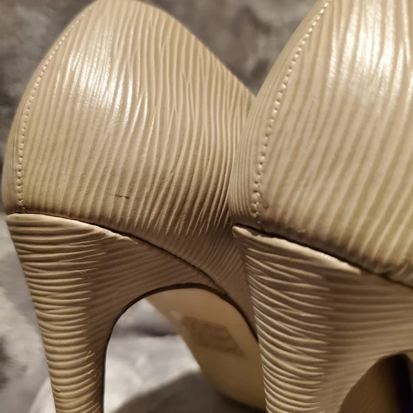 Call It Spring Tan Textured Pumps 📦 - Picture 4 of 7